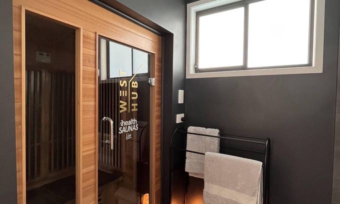 Toowong Casa | WEST HUB. Private Infrared Sauna only 3km to city & more! New reno, loft style!