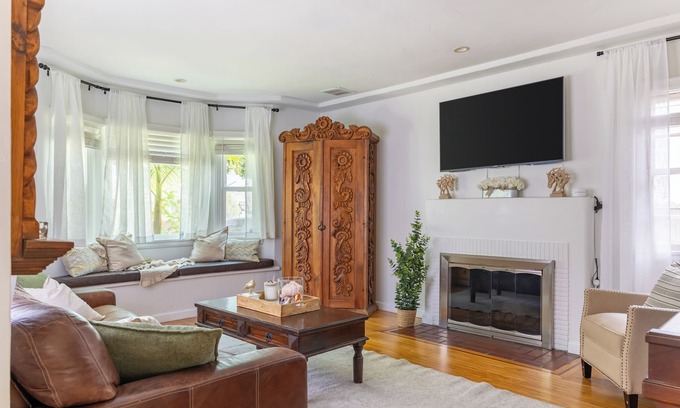 West Los Angeles Casa | West LA 2BR/2BA Designer Retreat, Near Santa Monica, UCLA, Culver City, SoFi