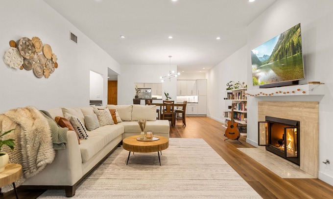 West Los Angeles Apartamento | West LA Luxury 2BD/2BA w/Patio, Parking, W/D+Pool