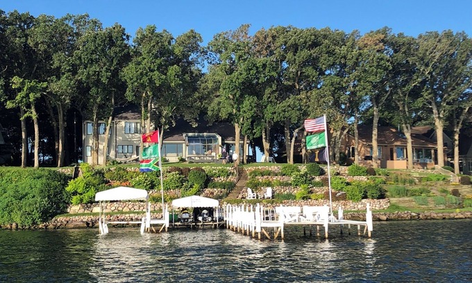 Spirit Lake Casa | West Lake - 118 ft lakefront on Egralharve Point with boat hoist