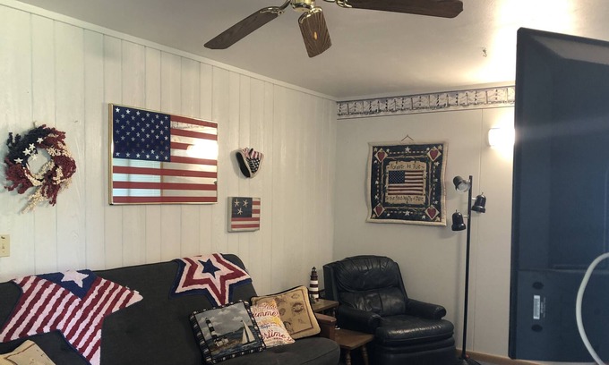 Wahpeton Cabaña | West Lake Okoboji Cottage sleeps 5