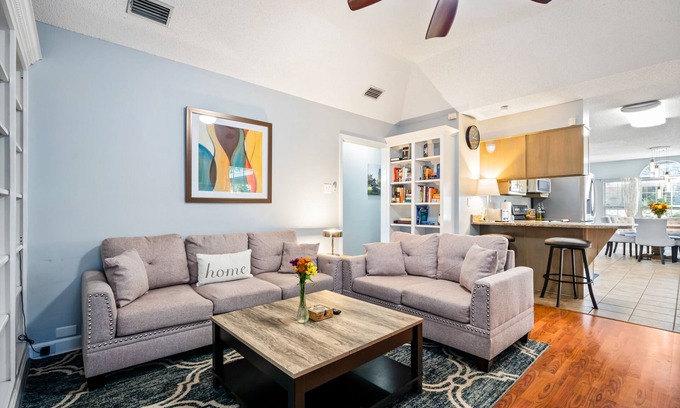 Mobile Casa | West Mobile's Home Away From Home