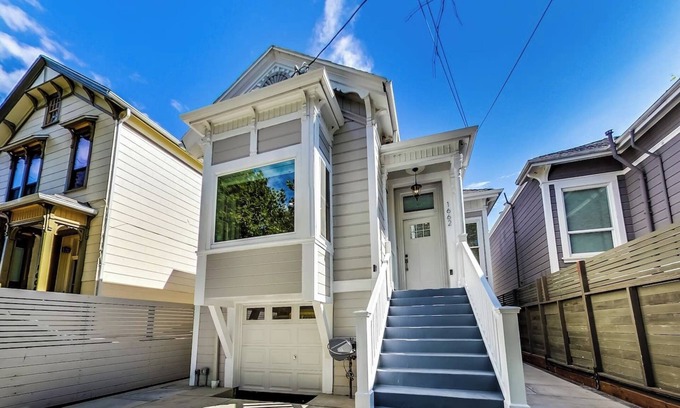 Prescott Casa | West Oakland charmer: 2br/2bath - AC & W/D