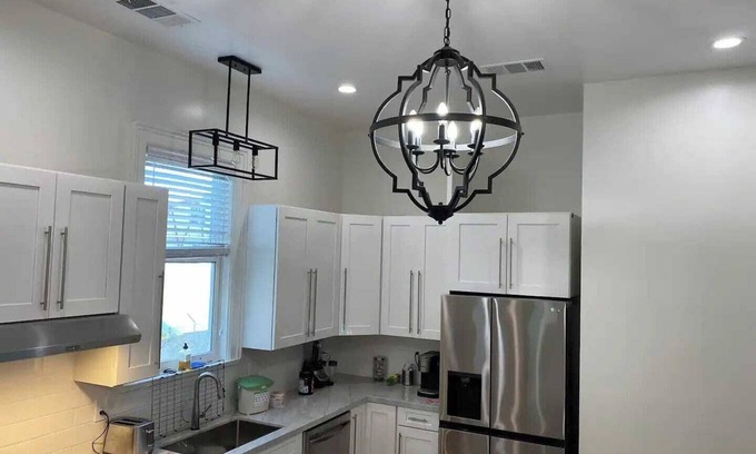 Prescott Casa | West Oakland Charmer: 5br/4bath House (2 br/2ba upper level, 2br/1ba lower unit with rear Cottage) * AC & W/D total 5br/4ba