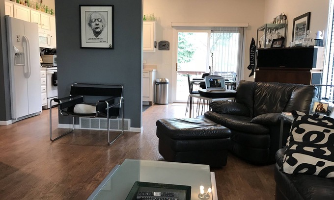Millard Casa | West Omaha Townhome con una gran sensación !! ¡ALQUILER MENSUAL SOLAMENTE, 31 noches mínimo!