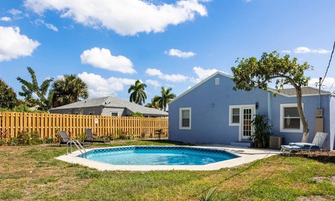 Poiciana Park II Casa | West Palm Beach Tropical Oasis