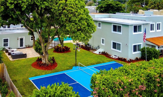 Poiciana Park II Villa | West Palm Oasis w/ Pickleball Court & Pool