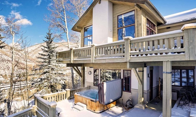 Highland Meadows Casa | West Pine Chalet | 5 Min from Ski Runs w/Hot Tub
