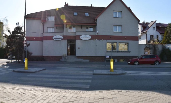 Wlochy Apartamento | West Room & Restaurant