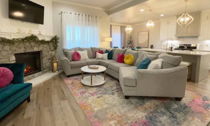 Lubbock Casa | West Texas Chic. New Construction. EV Charger. Pets Allowed. Ten Mins from TTU.