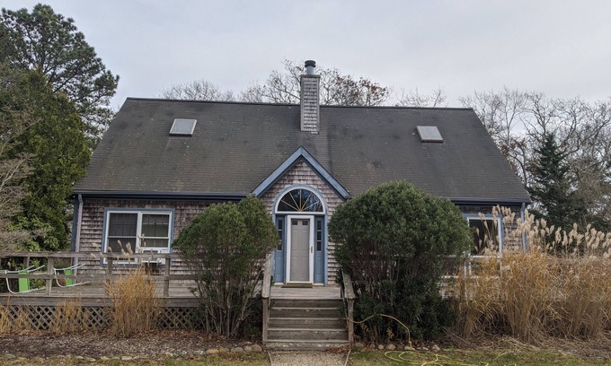 Vineyard Haven Casa | WEST TISBURY QUIET CLOSE TO TOWN AND BEACH