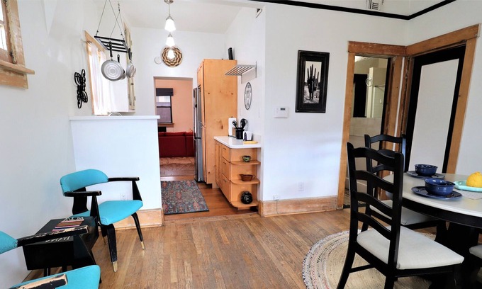 West University Casa | West University Historic District Bungalow In The Heart Of The Action