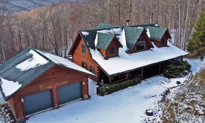 Mace Cabina | West Virginia Luxury Cabin, near Snowshoe, in Beautiful Sunset Mountain Village