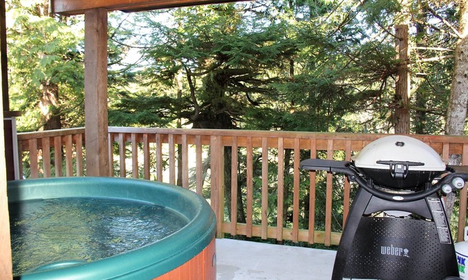 Ucluelet Casa | West Wind Cottage