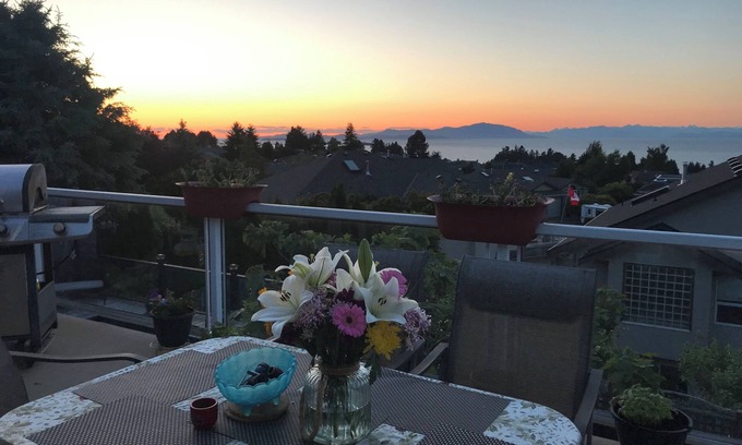 Regional District of Nanaimo Casa | Westcoast Wonder.Everything you need for your home away from home!