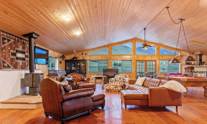 Eagle Nest Casa | Western Ranch for Weddings, Retreats, Reunions. Two lodging units on 40 acres.