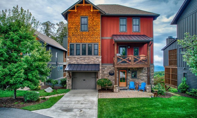 Lenoir Casa | Western Ridge Lookout at Blue Ridge Mountain Club - community amenities with seasonal pool