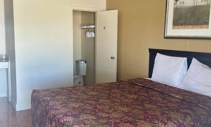 Seagoville Hotel | Western Skies Motel