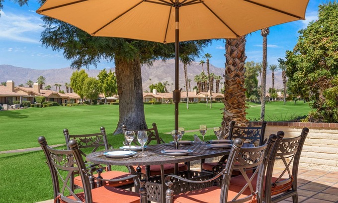 Palm Desert Condominio | Western Views, Monterey CC, Outdoor Dining, Pool, Spa