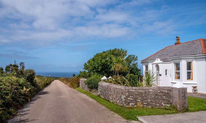 Pendeen Casa | Western Watch by Interhome