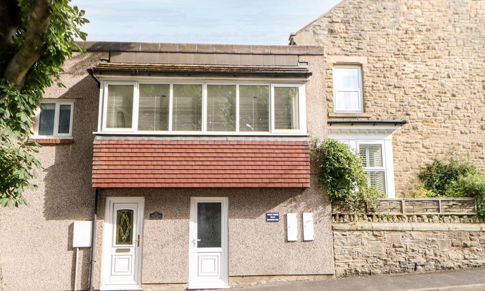 Coundon Casa | WESTERTON VIEW, pet friendly, with a garden in Coundon