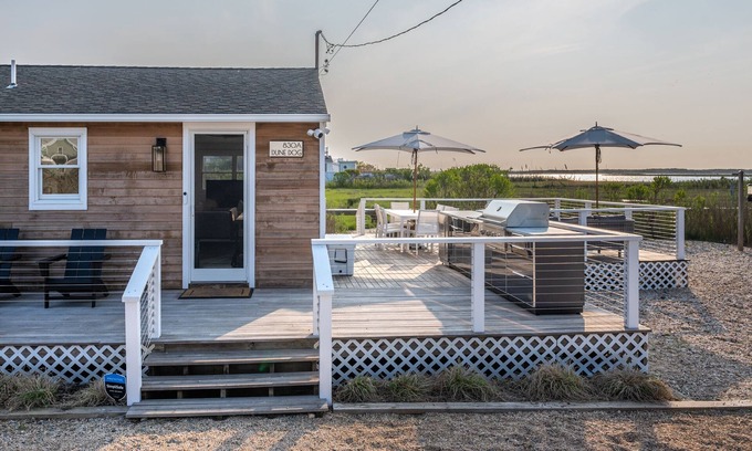 West Hampton Dunes Casa | Westhampton Beach Dune Dog on the Bay Steps From the Ocean