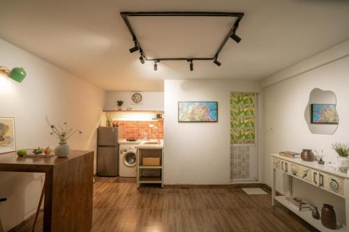 Quang An Apartamento | Westlake Cam Art Lucy Homee, Netflix, Food&Cofee