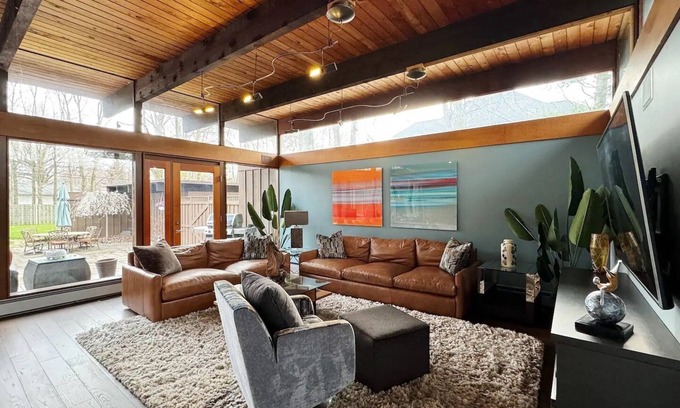 Westlake Casa | Westlake Oasis: Luxurious home with a private hot tub