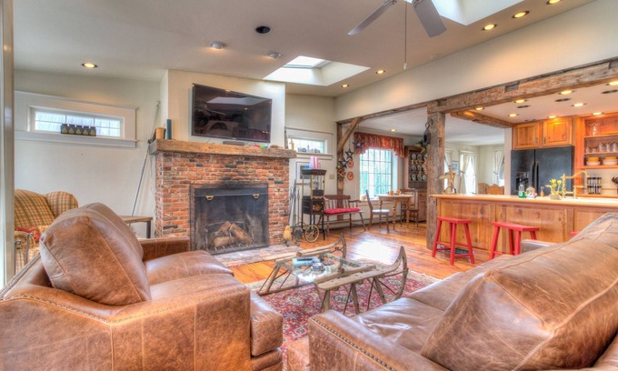 Weston Casa | Weston Gem - 16m to Okemo Hottub Gameroom Office