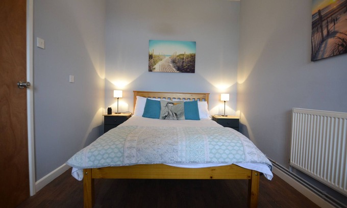 West Bay Apartamento | Apartamento-Moderno-Baño privado-Vista al Jardín-Apartment 5 Dog Friendly