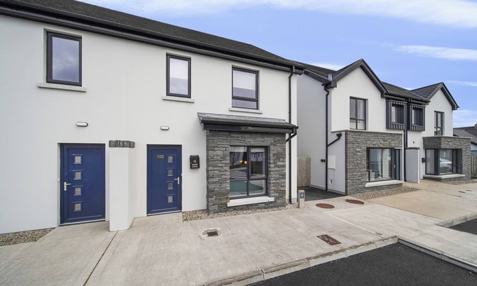 Donegal Casa | Westpoint - Beautiful, New & Modern, Town Location, Garden