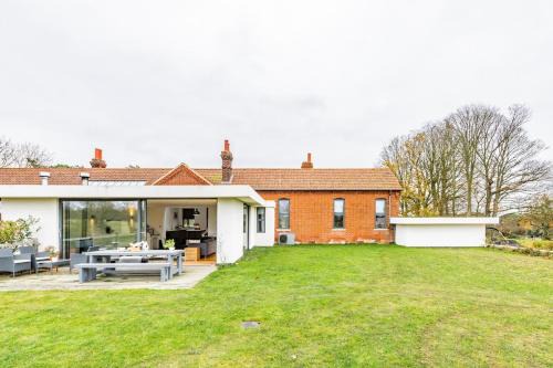 Roughton Casa | Westward Skies - Luxurious Modern Countryside Retreat