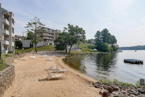Lake Delton Casa | WFC III Adults or Families Lakefront View