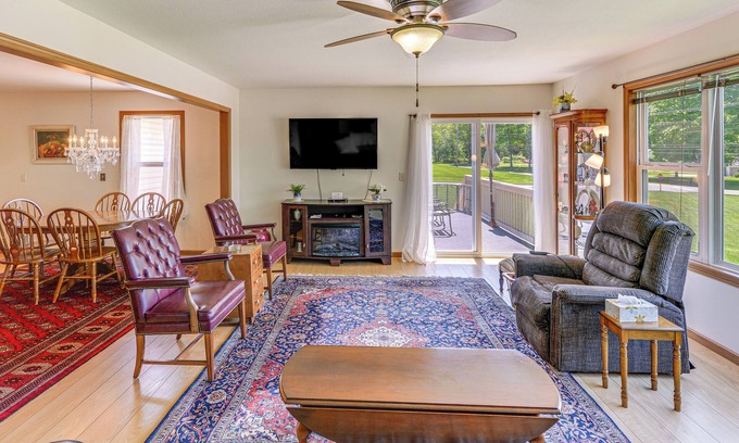 Columbiana Apartamento | WFH-Friendly Columbiana Vacation Rental w/ Deck!