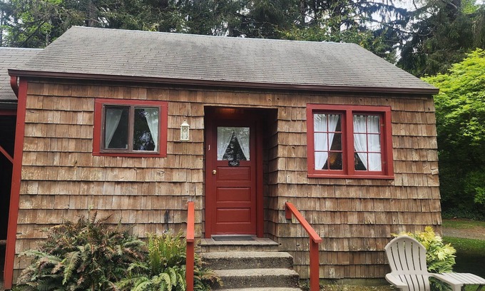 Ocean Park Cabaña | Whale Tail Cottages- 2 beds