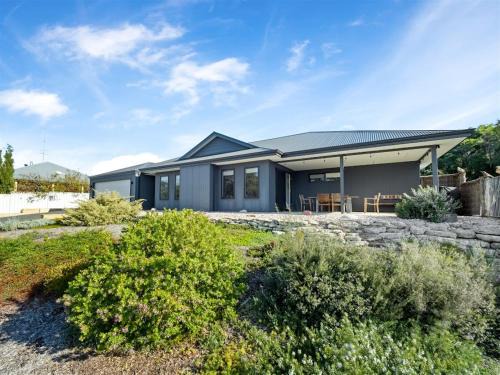 Augusta Casa | Whale Tails Augusta - stylishly modern in the town of Augusta