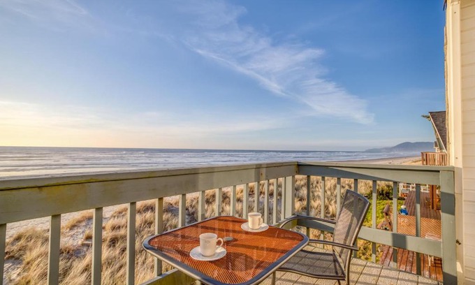 Rockaway Beach Casa | Whale Watcher Condo 3 - Meredith Lodging