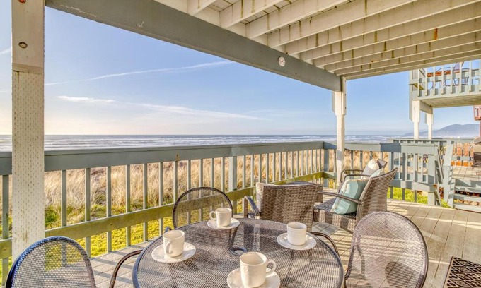 Rockaway Beach Casa | Whale Watcher Condo 1 - Meredith Lodging