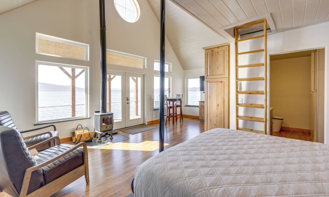 Juneau Apartamento | Whale Watching at Beachfront Cottage in Juneau!