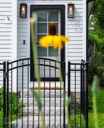 Stonington Apartamento | Whalers Rest A Bright and Historic 2BR Flat in Stonington Borough