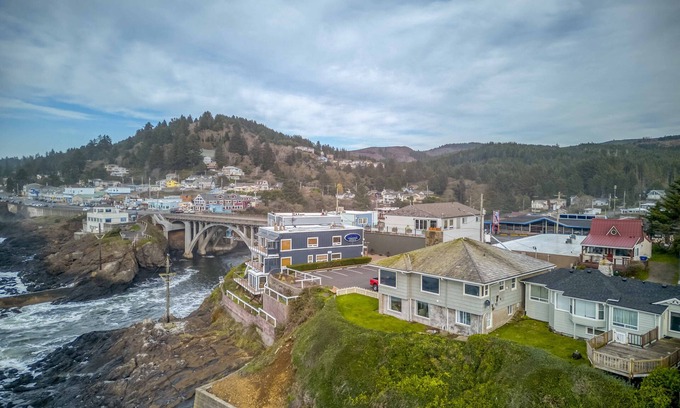 Depoe Bay Casa | Las ballenas y las vistas excepcionales de Rocky Surf desde esta percha frente al mar de Depoe Bay!