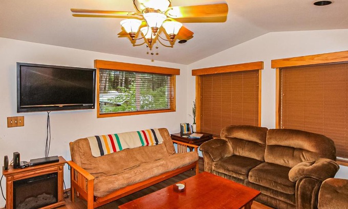 Brookings Casa | Whaleshead Grove
