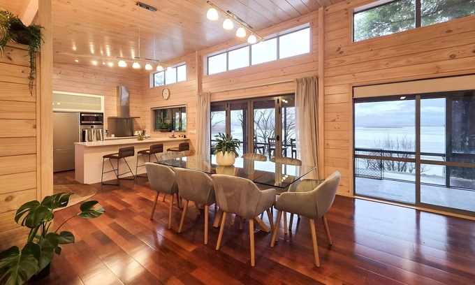 Kinloch Casa | Whare Puwaha