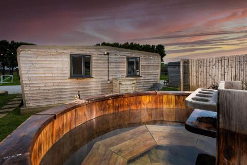 Helston Casa | Wheal Rose - Hot Tub - Parking - Free WiFi - On-Site Activities