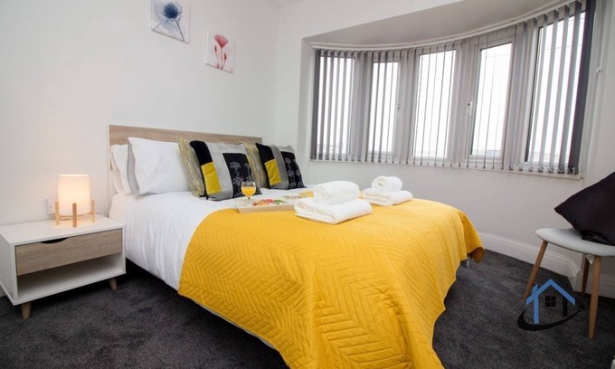 Doncaster Casa | Wheateley Casa, king beds, parking, workspace, wi-fi, corporates, pets