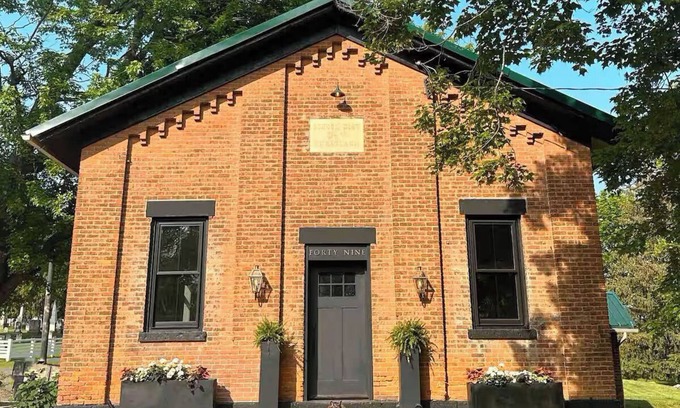 Clifton Casa | Wheatland Schoolhouse no.7 - Unique 2 bed, 2 bath Country Living