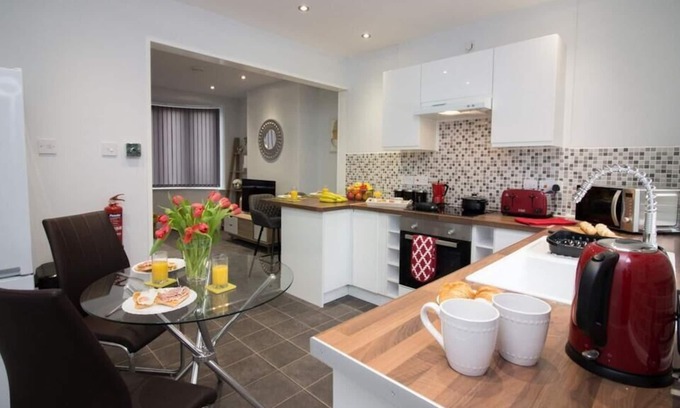 Doncaster Casa | Wheatley House - Newly renovated 3 bed property, walking distance from Doncaster town centre and ...