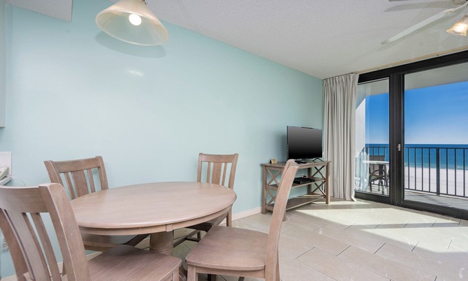 Gulf Shores Condominio | Suite de hotel frente a la playa accesible en silla de ruedas con cocina completa