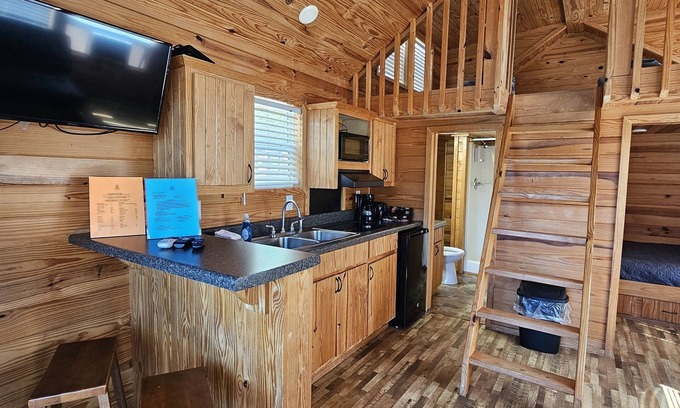 Hillsboro Cabina | Wheeler Lakeside Sunset Retreat 1