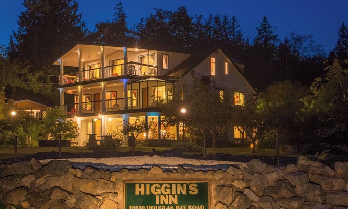 Brew Bay Apartamento | Where adventures begin. Spacious hotel suites in amazing Powell River